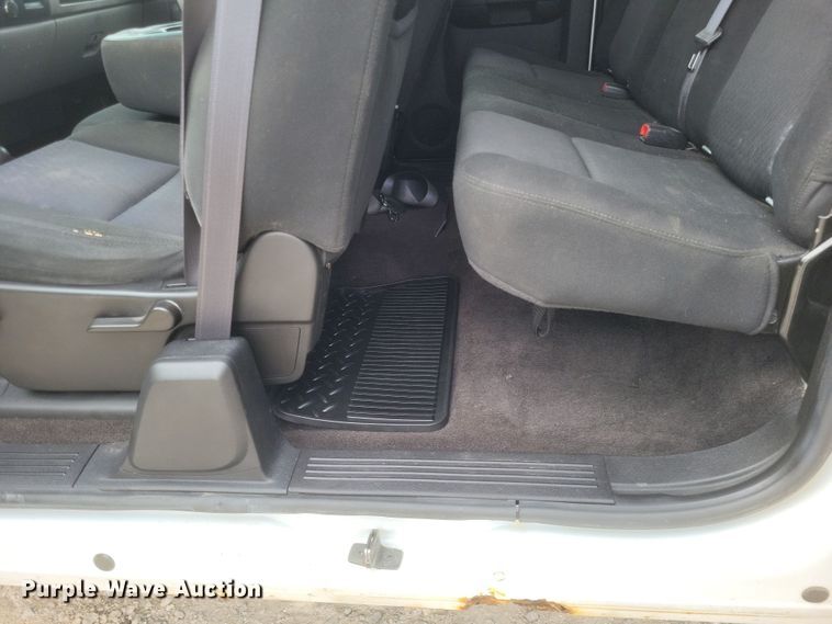 image for item MI9835 2011 Chevrolet Silverado 1500 LS  Ext. Cab pickup truck