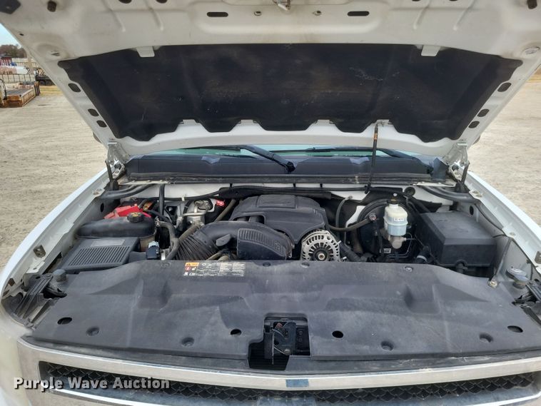 image for item MI9835 2011 Chevrolet Silverado 1500 LS  Ext. Cab pickup truck