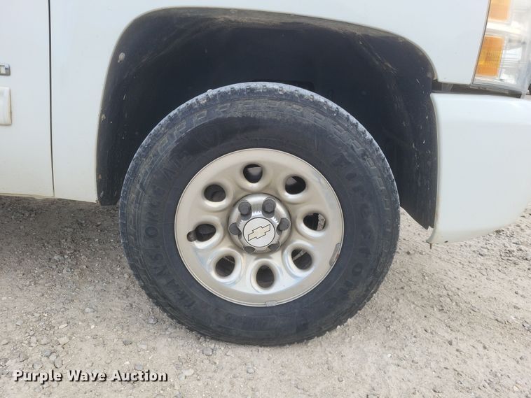 image for item MI9835 2011 Chevrolet Silverado 1500 LS  Ext. Cab pickup truck