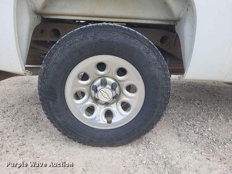 image for item MI9835 2011 Chevrolet Silverado 1500 LS  Ext. Cab pickup truck