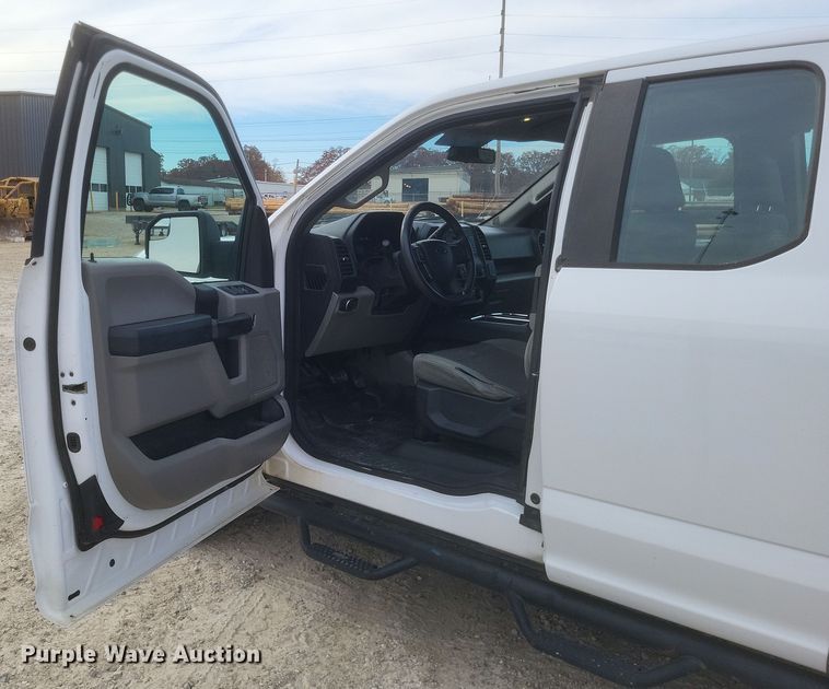 image for item MI9836 2015 Ford F150 XL  SuperCab pickup truck