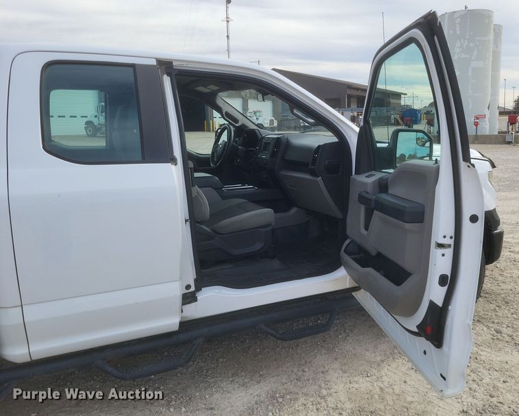 image for item MI9836 2015 Ford F150 XL  SuperCab pickup truck