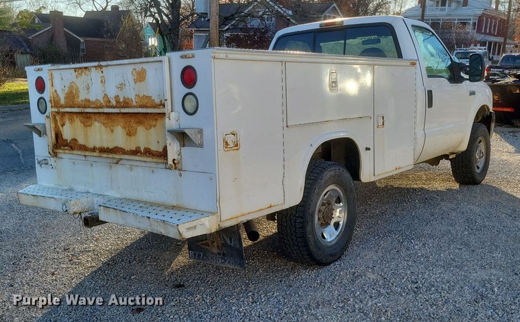 image for item MI9841 2005 Ford F350 Super Duty XL  utility bed pickup truck