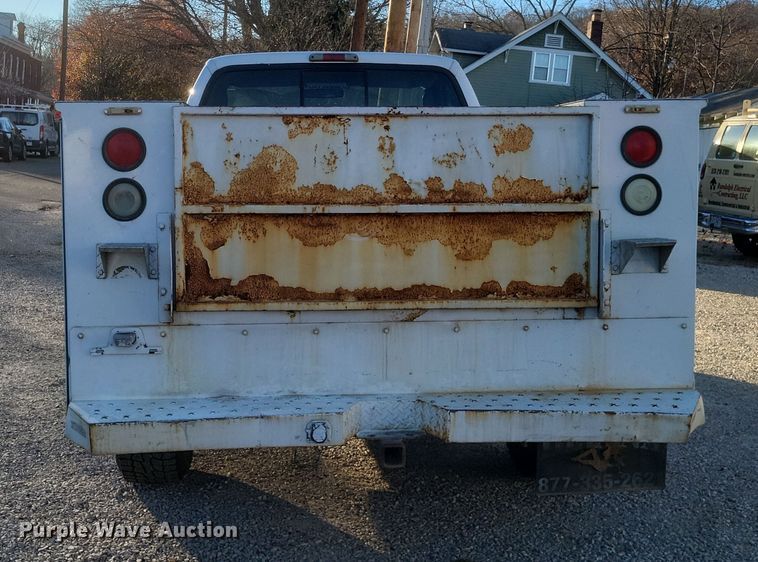 image for item MI9841 2005 Ford F350 Super Duty XL  utility bed pickup truck