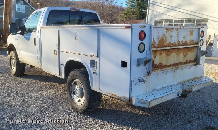 image for item MI9841 2005 Ford F350 Super Duty XL  utility bed pickup truck