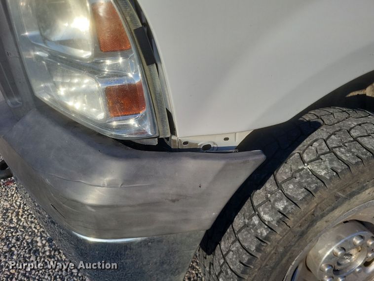 image for item MI9841 2005 Ford F350 Super Duty XL  utility bed pickup truck