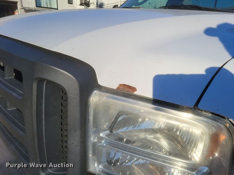 image for item MI9841 2005 Ford F350 Super Duty XL  utility bed pickup truck