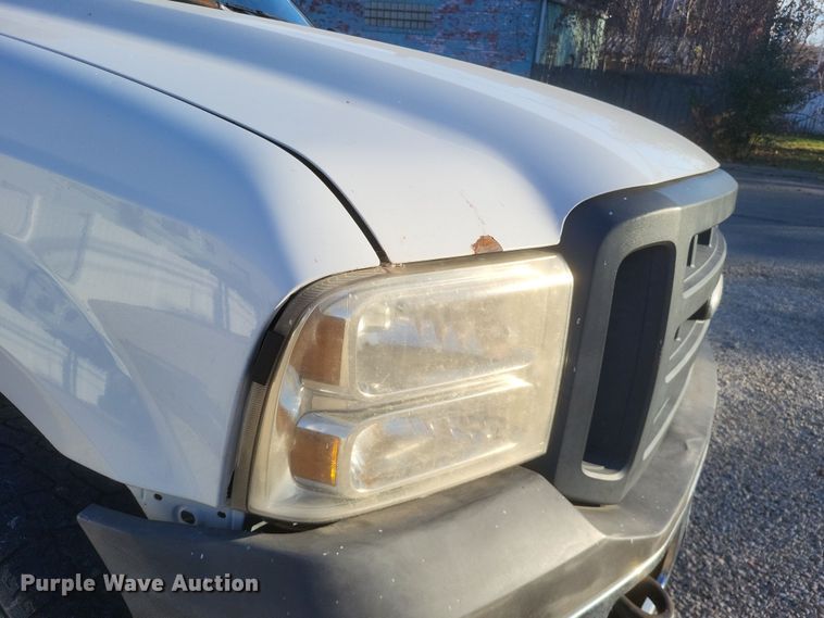 image for item MI9841 2005 Ford F350 Super Duty XL  utility bed pickup truck