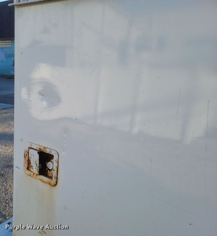 image for item MI9841 2005 Ford F350 Super Duty XL  utility bed pickup truck