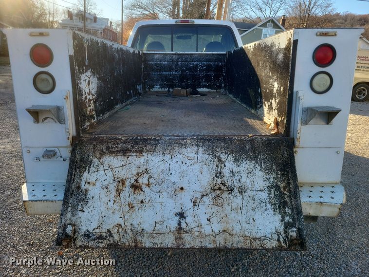 image for item MI9841 2005 Ford F350 Super Duty XL  utility bed pickup truck