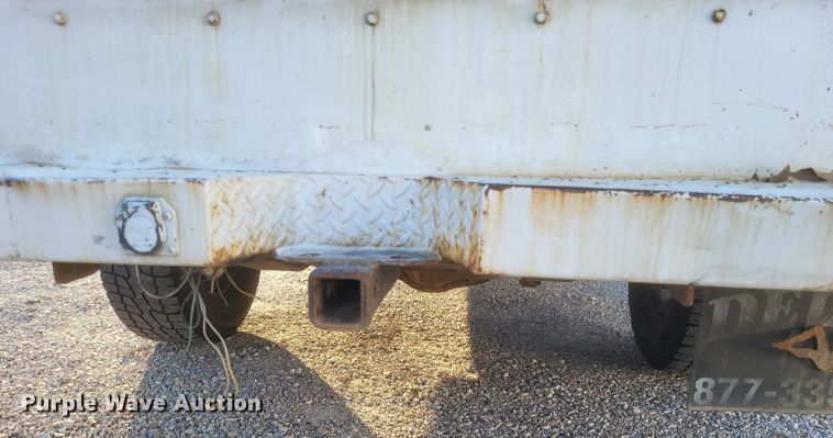 image for item MI9841 2005 Ford F350 Super Duty XL  utility bed pickup truck