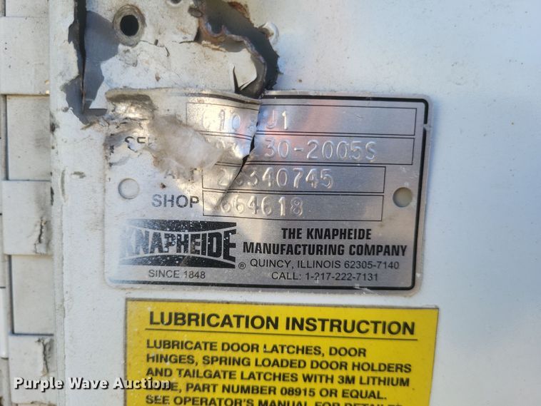 image for item MI9841 2005 Ford F350 Super Duty XL  utility bed pickup truck