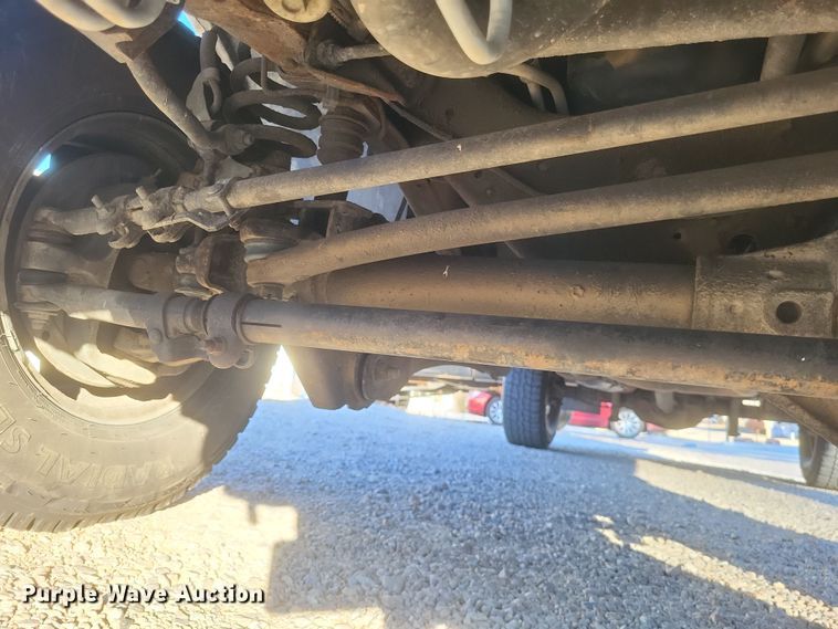 image for item MI9841 2005 Ford F350 Super Duty XL  utility bed pickup truck