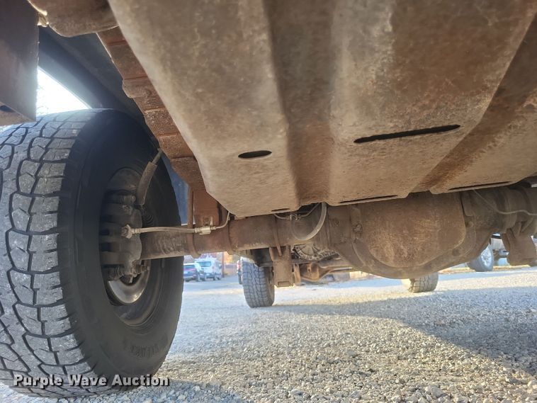 image for item MI9841 2005 Ford F350 Super Duty XL  utility bed pickup truck