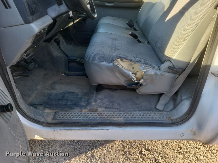 image for item MI9841 2005 Ford F350 Super Duty XL  utility bed pickup truck