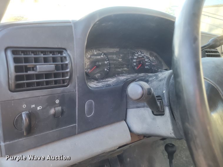 image for item MI9841 2005 Ford F350 Super Duty XL  utility bed pickup truck