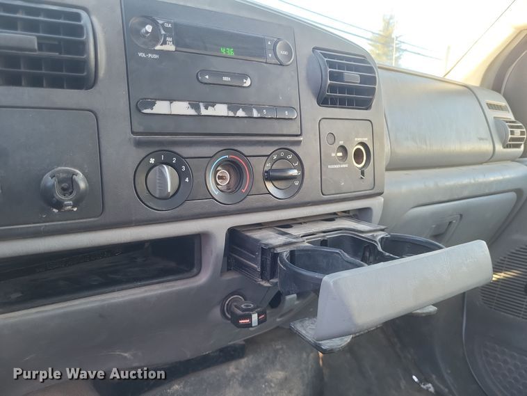 image for item MI9841 2005 Ford F350 Super Duty XL  utility bed pickup truck