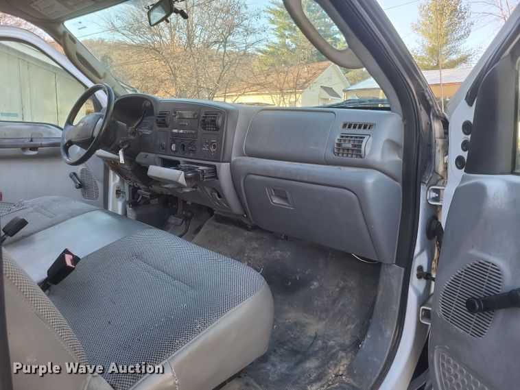 image for item MI9841 2005 Ford F350 Super Duty XL  utility bed pickup truck