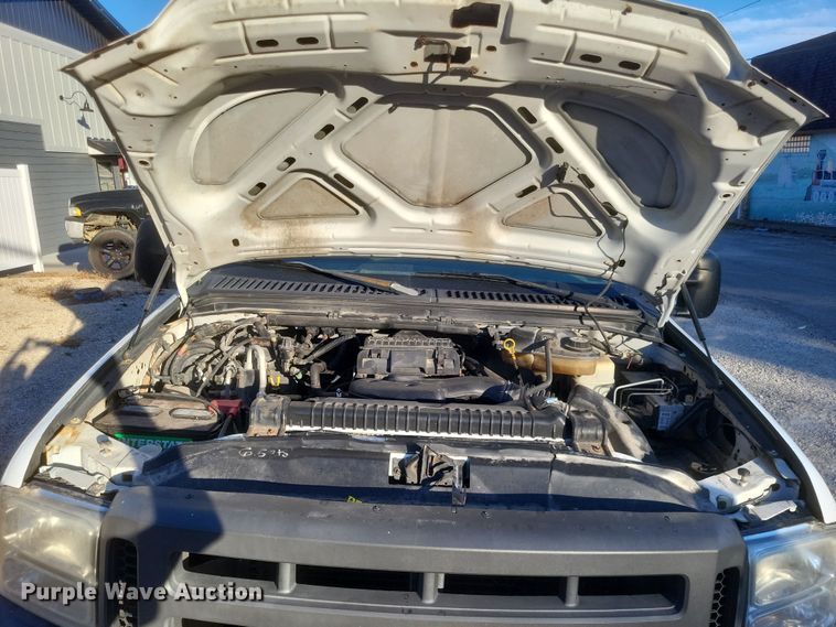 image for item MI9841 2005 Ford F350 Super Duty XL  utility bed pickup truck