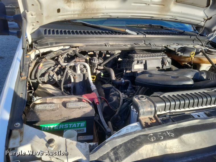 image for item MI9841 2005 Ford F350 Super Duty XL  utility bed pickup truck