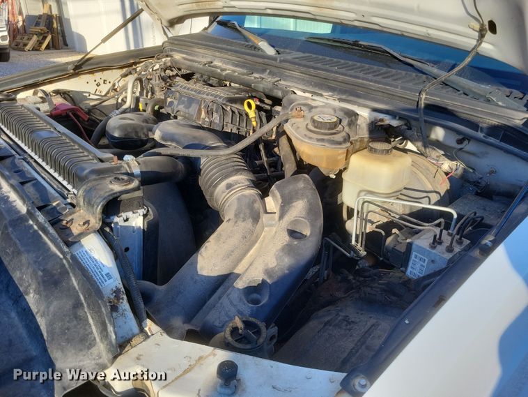 image for item MI9841 2005 Ford F350 Super Duty XL  utility bed pickup truck