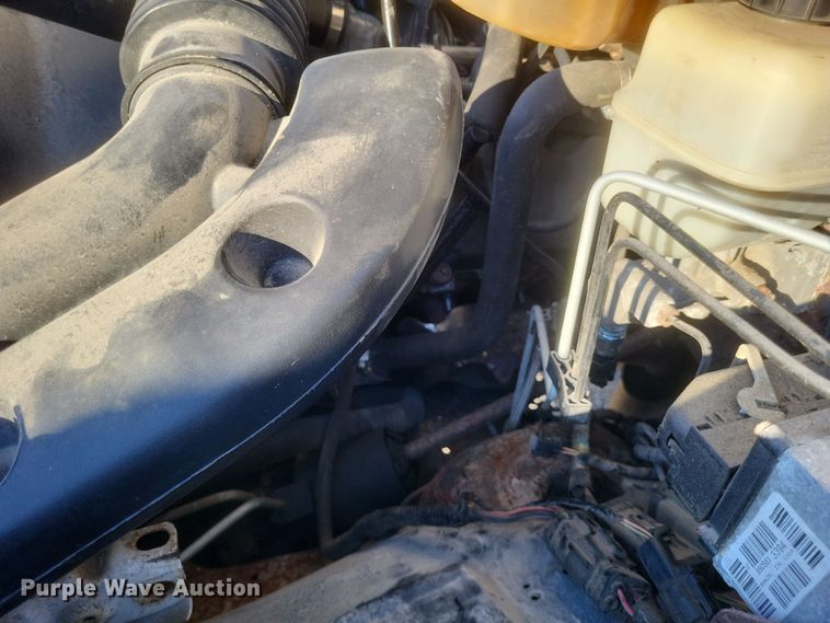 image for item MI9841 2005 Ford F350 Super Duty XL  utility bed pickup truck