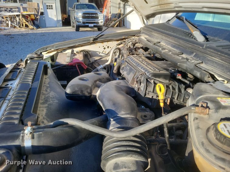 image for item MI9841 2005 Ford F350 Super Duty XL  utility bed pickup truck