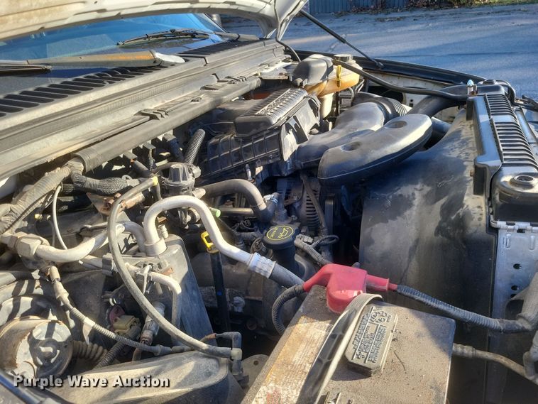 image for item MI9841 2005 Ford F350 Super Duty XL  utility bed pickup truck