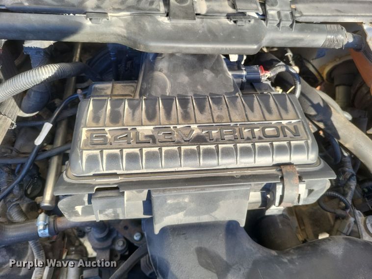 image for item MI9841 2005 Ford F350 Super Duty XL  utility bed pickup truck