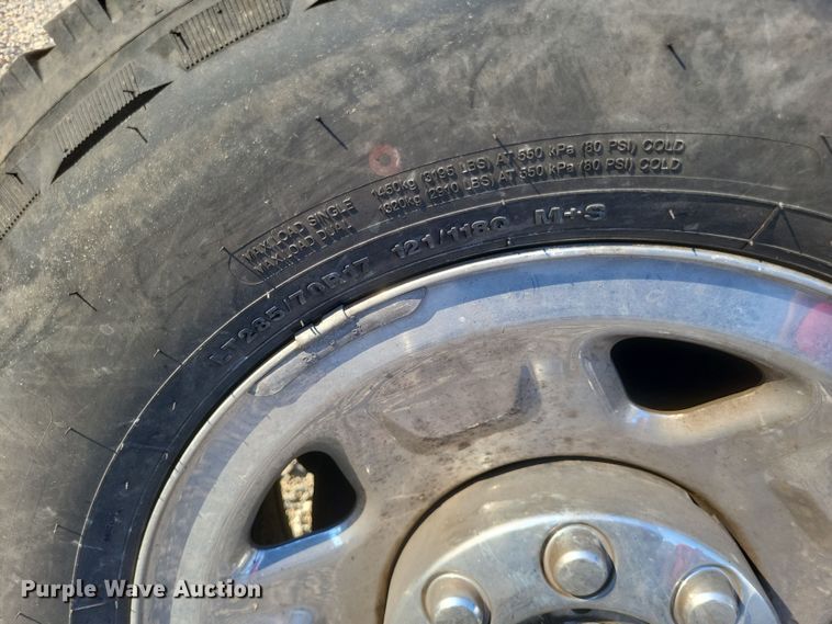 image for item MI9841 2005 Ford F350 Super Duty XL  utility bed pickup truck