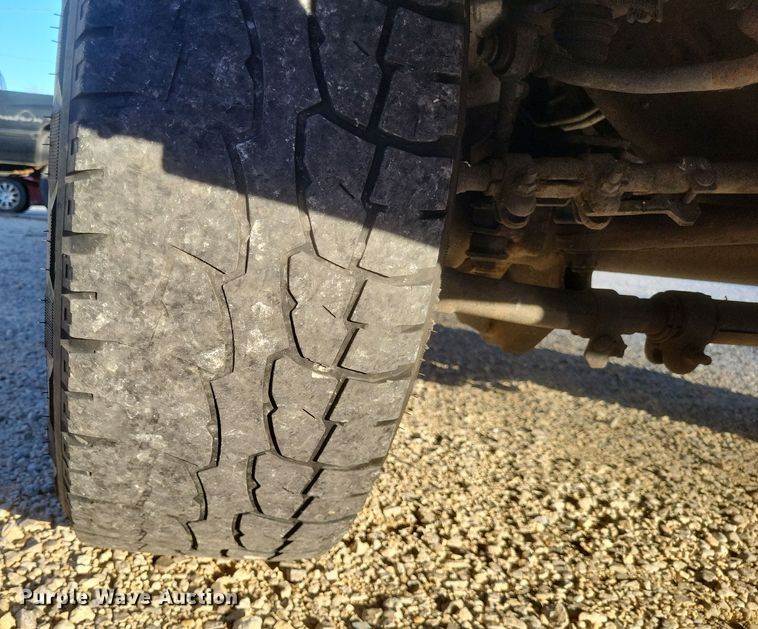 image for item MI9841 2005 Ford F350 Super Duty XL  utility bed pickup truck