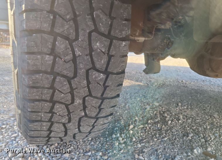 image for item MI9841 2005 Ford F350 Super Duty XL  utility bed pickup truck