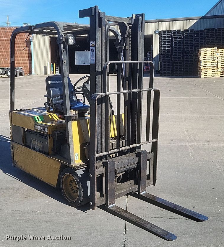 image for item MI9843 Caterpillar EP18T  forklift