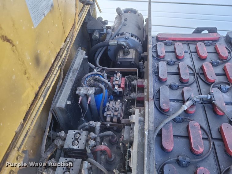 image for item MI9843 Caterpillar EP18T  forklift