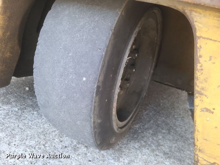 image for item MI9843 Caterpillar EP18T  forklift