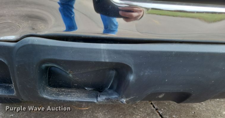 image for item MI9844 2005 Chevrolet Silverado 3500  flatbed pickup truck