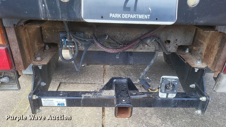 image for item MI9844 2005 Chevrolet Silverado 3500  flatbed pickup truck