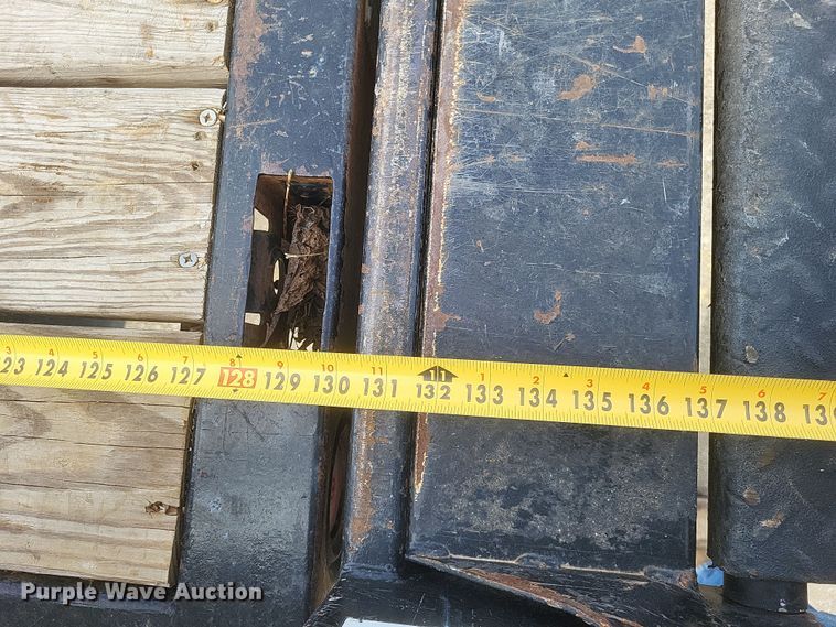 image for item MI9844 2005 Chevrolet Silverado 3500  flatbed pickup truck