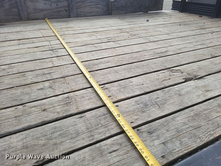 image for item MI9844 2005 Chevrolet Silverado 3500  flatbed pickup truck