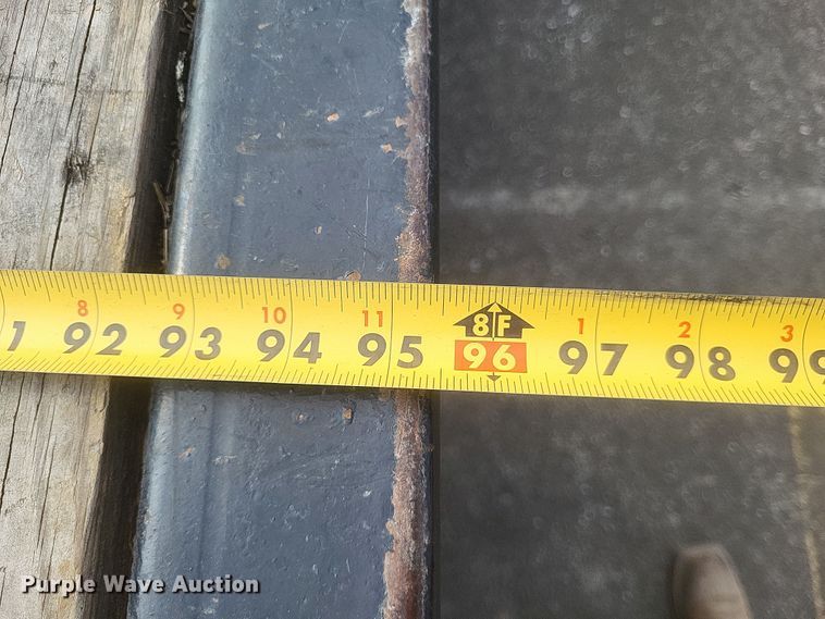 image for item MI9844 2005 Chevrolet Silverado 3500  flatbed pickup truck