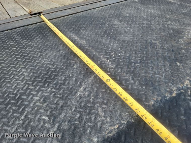 image for item MI9844 2005 Chevrolet Silverado 3500  flatbed pickup truck