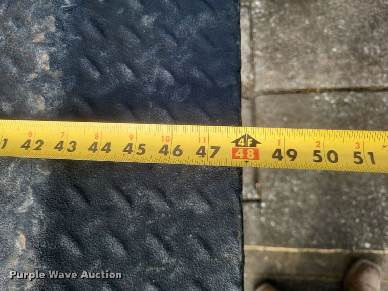 image for item MI9844 2005 Chevrolet Silverado 3500  flatbed pickup truck