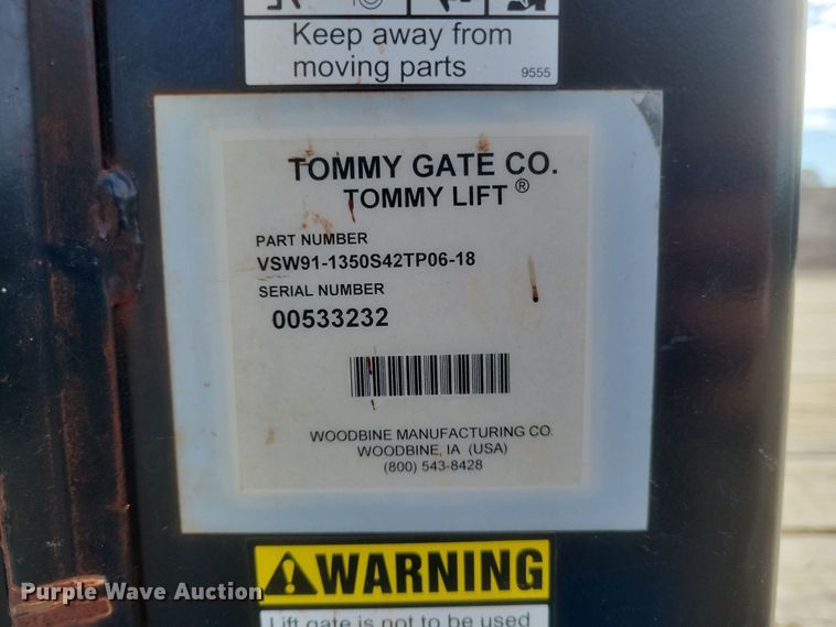 image for item MI9844 2005 Chevrolet Silverado 3500  flatbed pickup truck