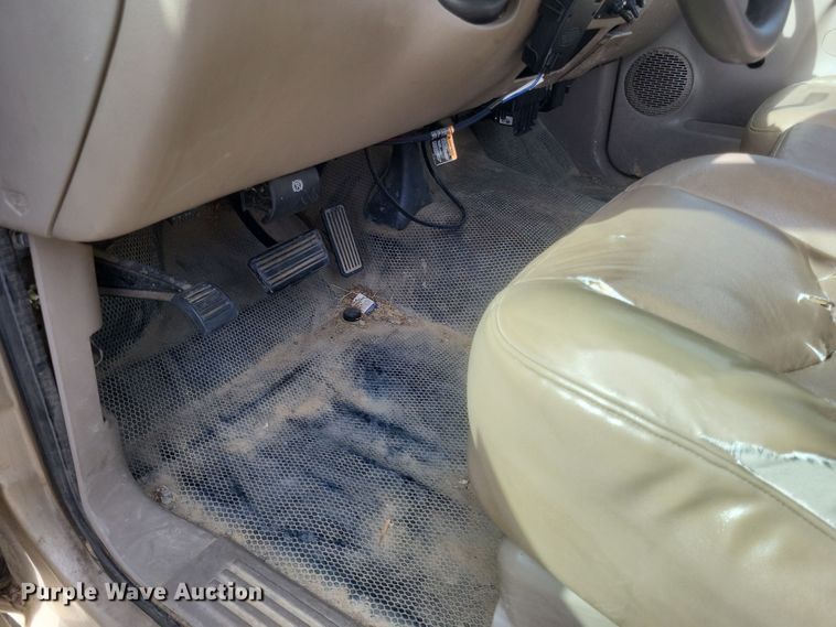 image for item MI9844 2005 Chevrolet Silverado 3500  flatbed pickup truck