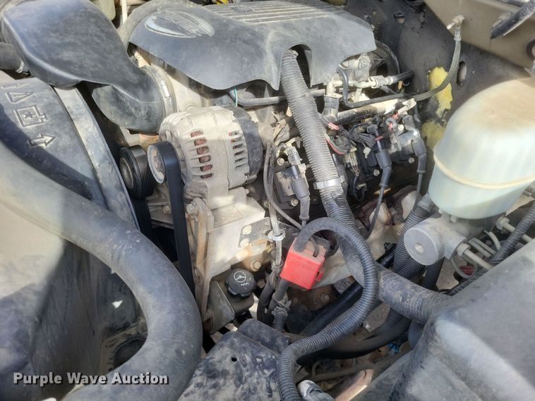 image for item MI9844 2005 Chevrolet Silverado 3500  flatbed pickup truck