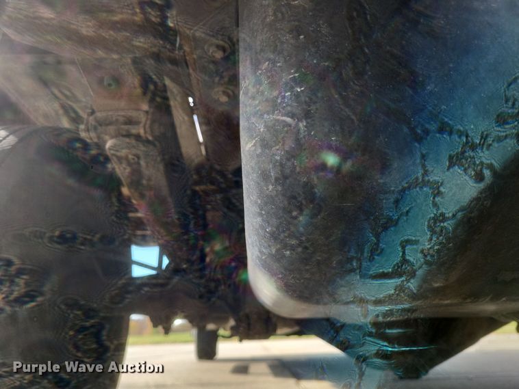 image for item MI9844 2005 Chevrolet Silverado 3500  flatbed pickup truck