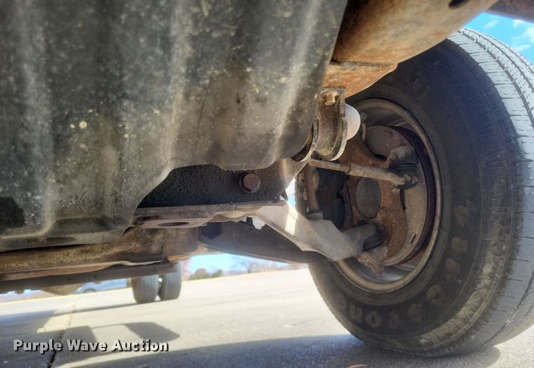 image for item MI9844 2005 Chevrolet Silverado 3500  flatbed pickup truck