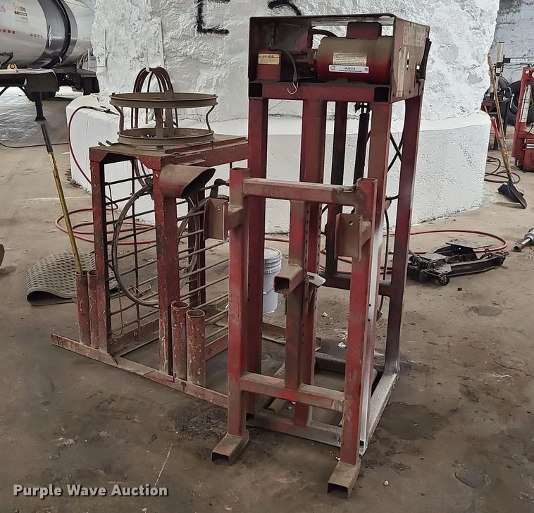 image for item MJ9519 (2) tire machines