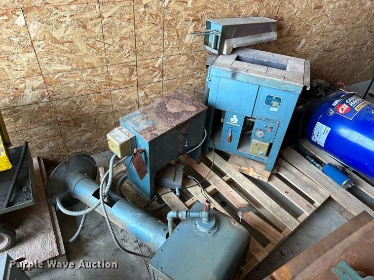 image for item MO9095 Tools