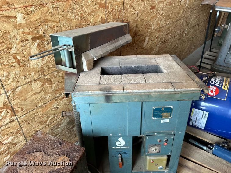 image for item MO9095 Tools